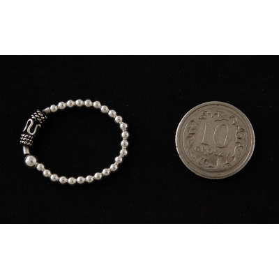 Pierścionek kulki srebrne na gumce p0367 - 0,8 g.